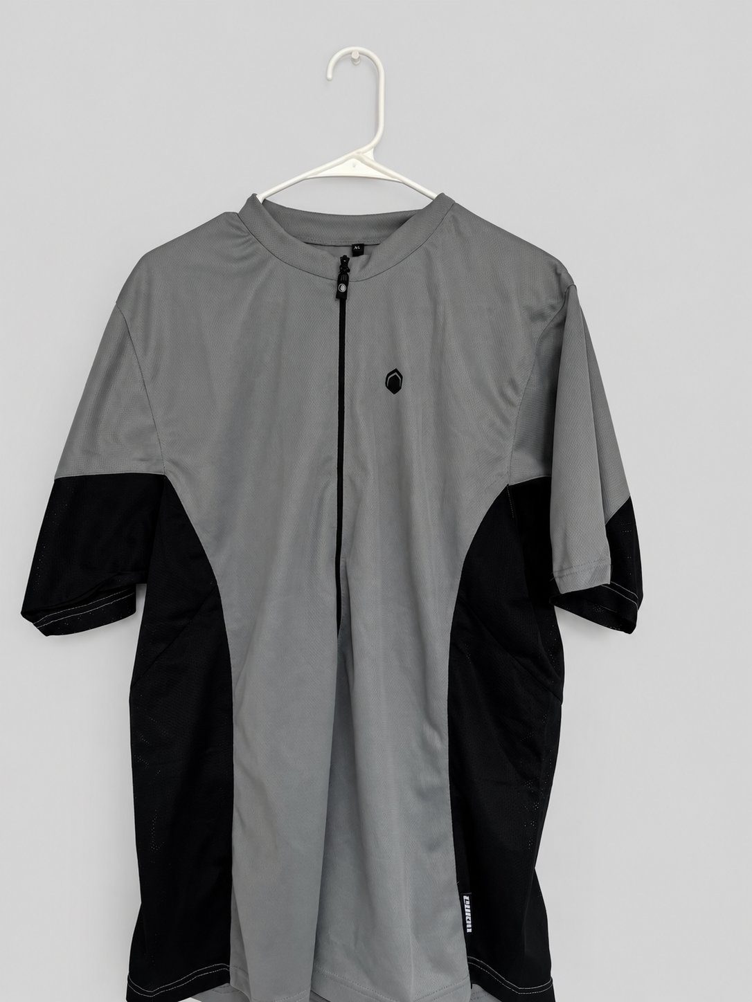 Nema XL Cycling Jersey Gray Black Short Sleeve Rear Pockets