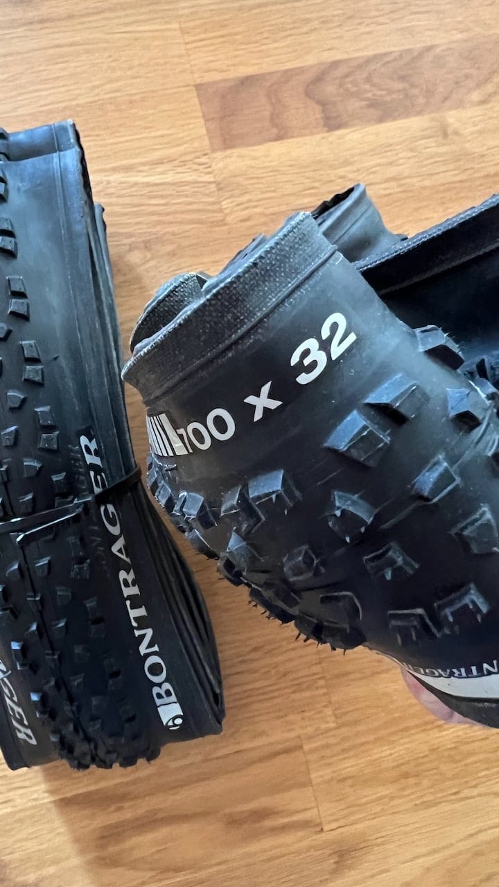 Bontrager CX-3 700x32c Cyclocross tire new unused — photo 2