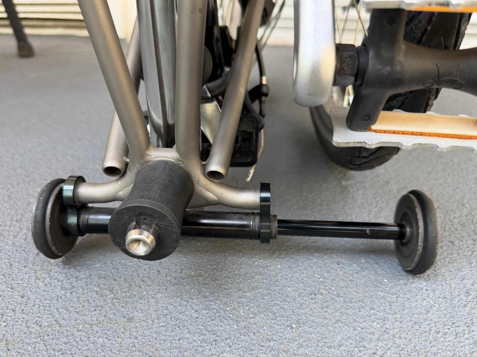 2021 Brompton H6L-X Superlight – House Red – Titanium Fork & Rear Tria - $2,250 (Upper West Side) — photo 3