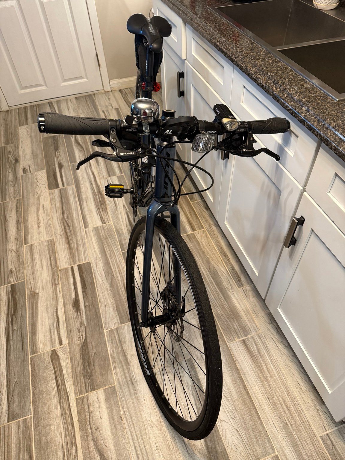 Fuji Absolute 1.3 Hybrid Bike - 17" S/M - Excellent Condition + Accessories — photo 3