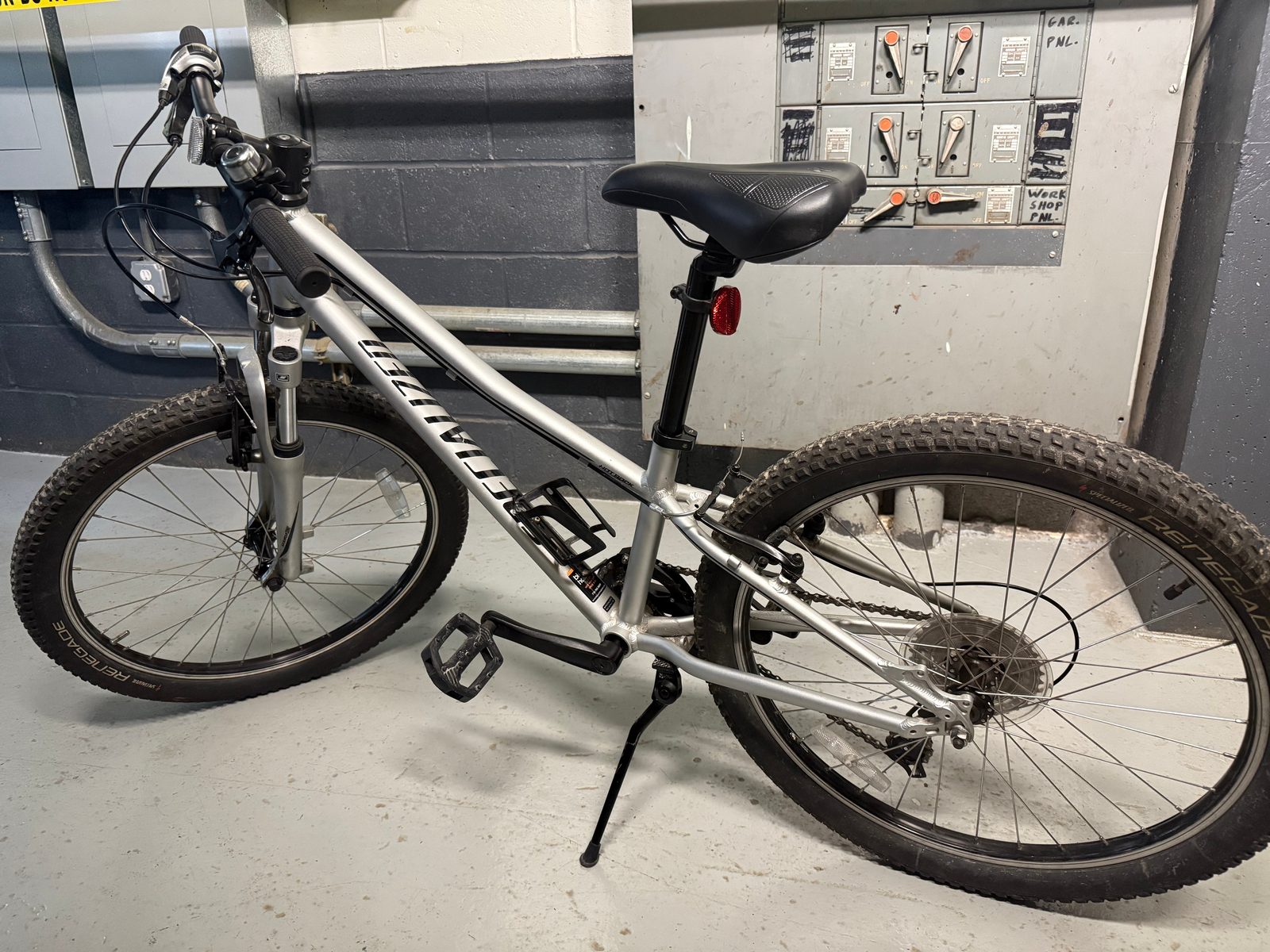 Specialized Hotrock 24” Kids Bike