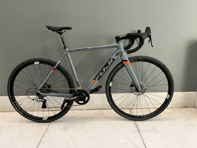 Complete 2018 Fuji Altamira CX Carbon 52cm