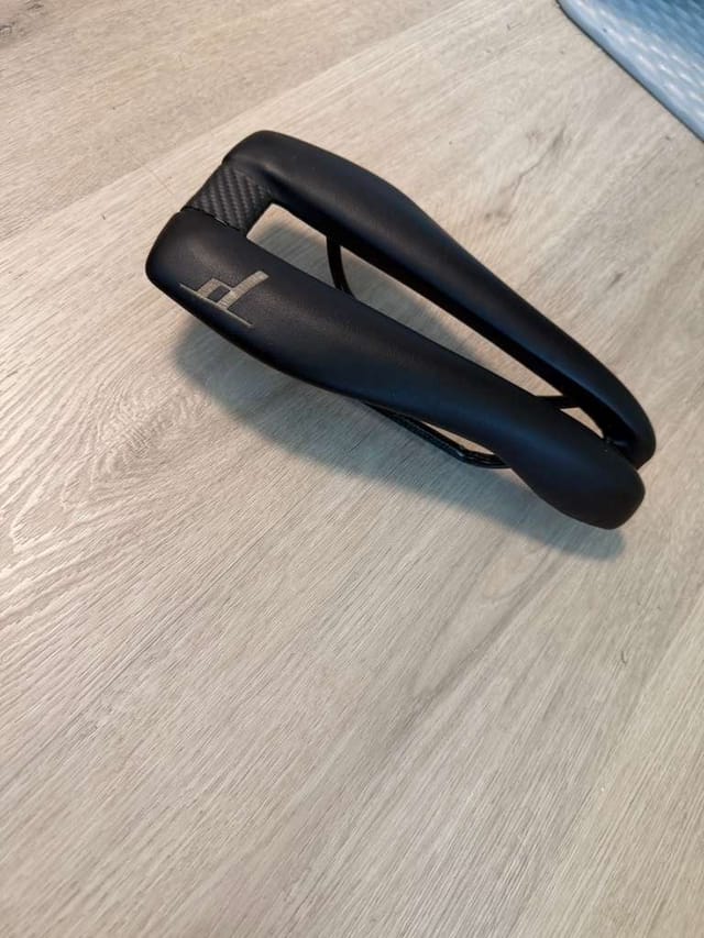 Dash Standard.2 saddle, carbon rails